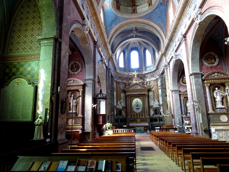Nef de style baroque, église Saint-Vincent-de-Paul, Blois,… 