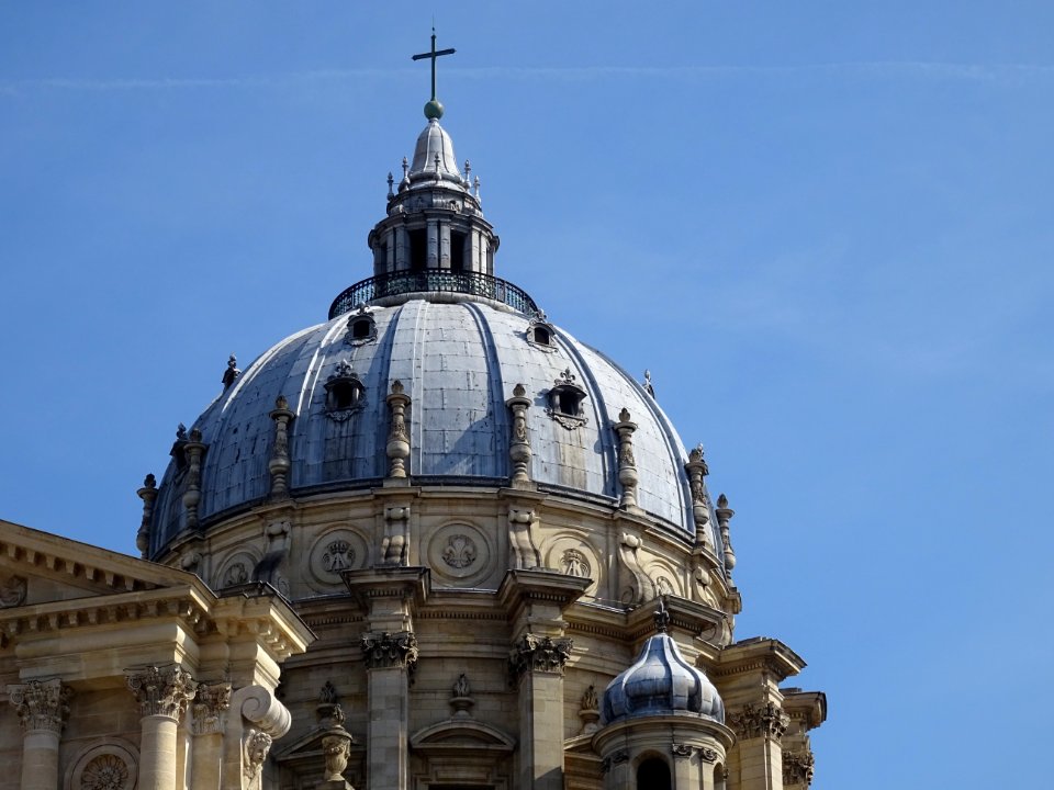 Coupole de l'église Notre-Dame du Val-de-Grâce, place Alph… 