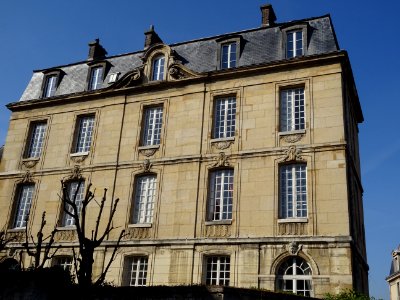 Le presbytère de l'église Saint-Étienne-du-Mont, ancien hô… 