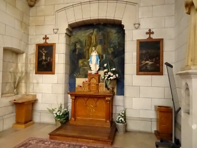 Petite chapelle, à l'intérieur de la cathédrale Notre-Dame… 