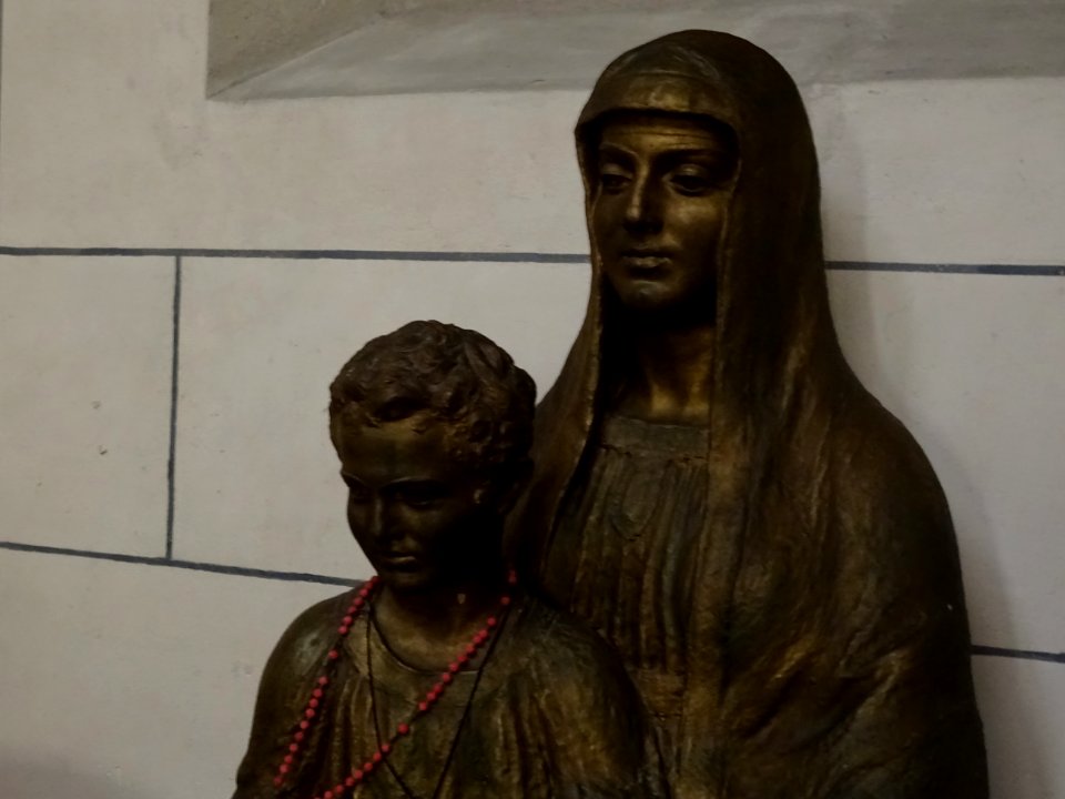 Statues, cathédrale Notre-Dame-du-Liban, église du culte m… 