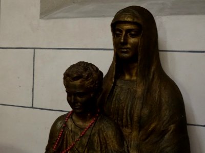 Statues, cathédrale Notre-Dame-du-Liban, église du culte m… 