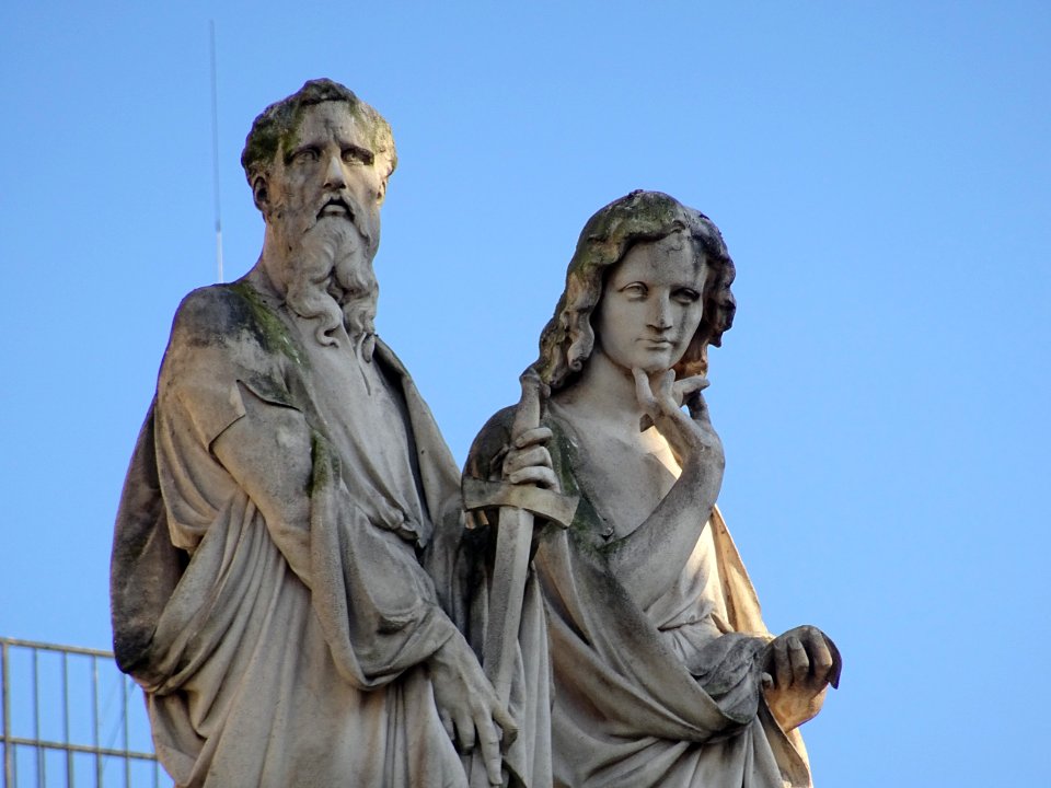 Statues au sommet de La Sorbonne, 1 rue Victor Cousin, 5e … 
