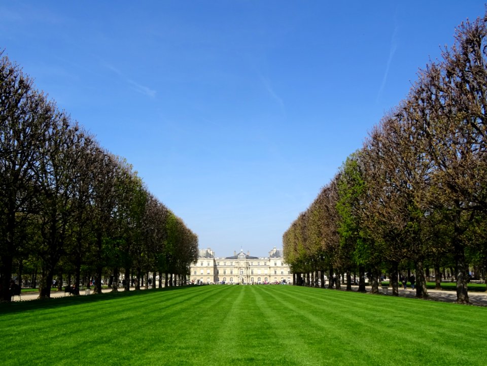 Palais du Luxembourg, dans le nord du jardin du Luxembourg… 