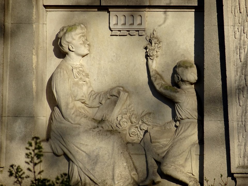 Bas-relief sur la monument à Octave Gréard, par Jules Chap… 