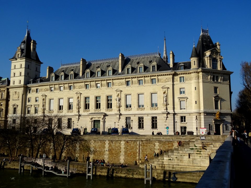 Tribunal correctionnel, Palais de Justice et la Seine, 1er… 