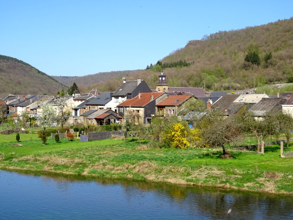 La Semoy et le village Les Hautes-Rivières, Ardennes 