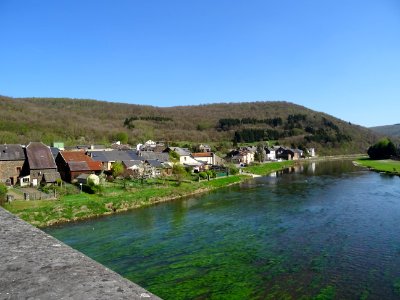 La Semoy et le village Les Hautes-Rivières, Ardennes 