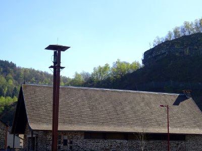 Eglise St-Pierre, moderne ( reconstruite en 1965 en schist… 