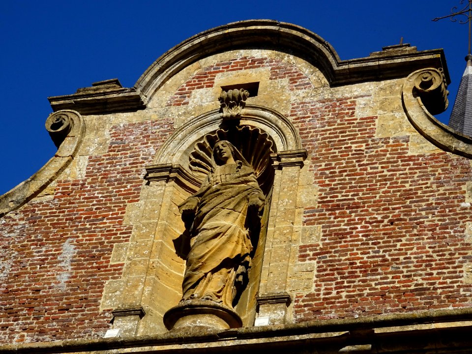 Détail de la façade la chapelle, abbaye de Laval Dieu, Mon… 