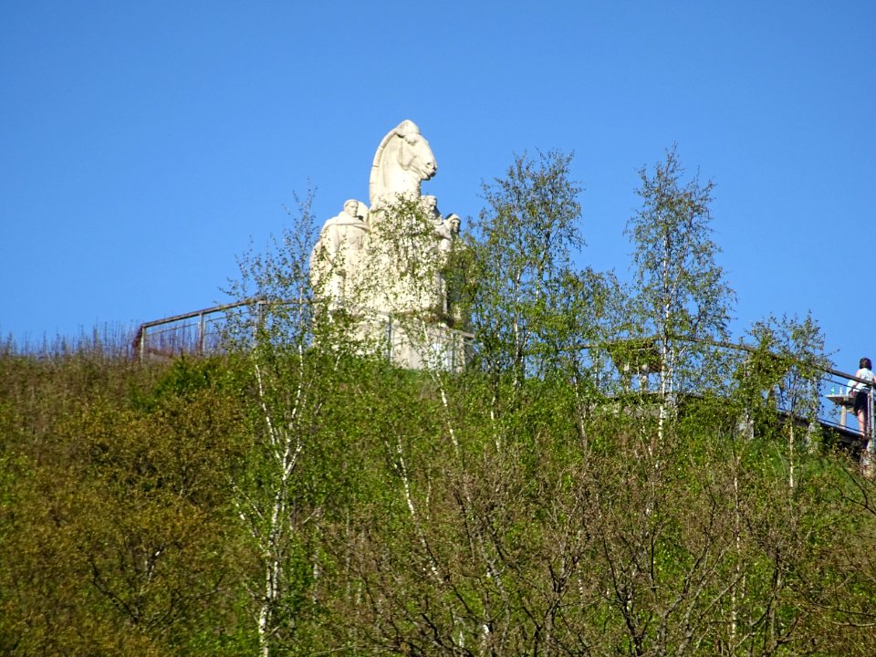 Monument des Quatre Fils Aymon à Bogny-sur-Meuse, Ardenn… 