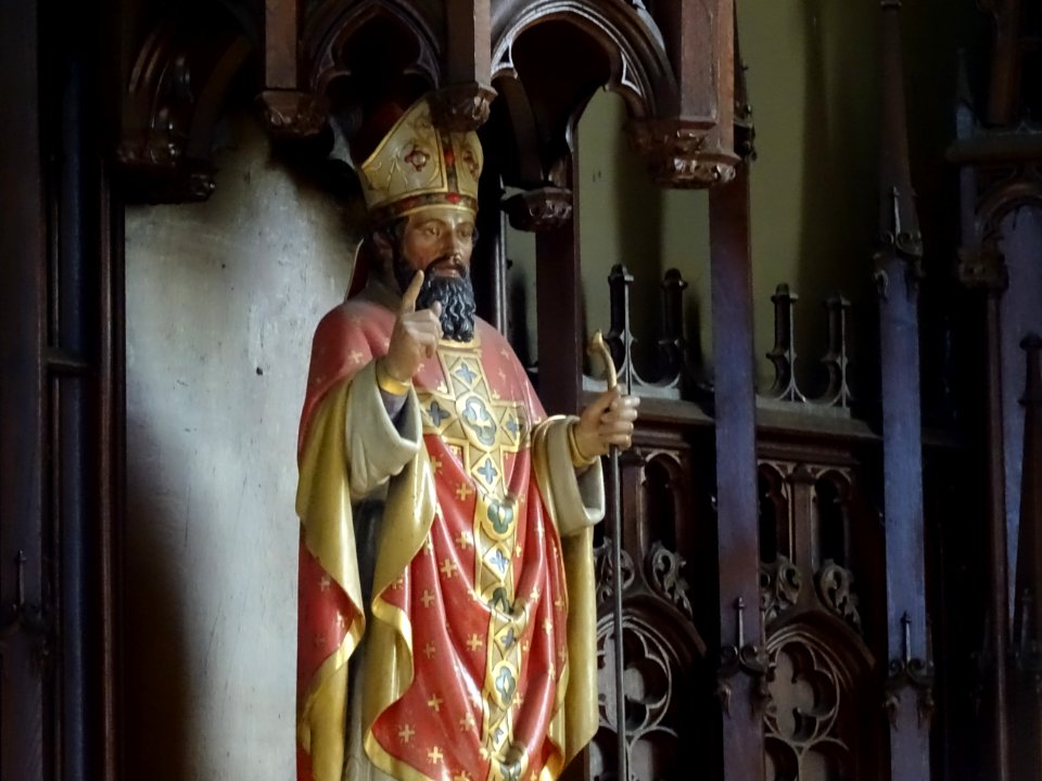 Statue, église Saint-Martin (1851), Sugny, Belgique 