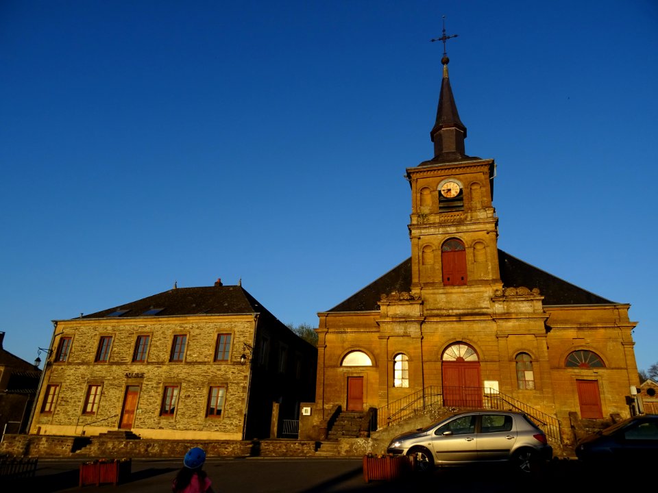 Mairie et église Saint-Lambert, Sécheval, Ardennes 