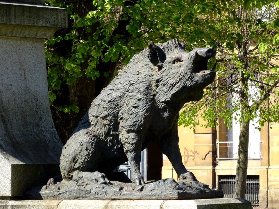 Monument aux morts 1914-1918, par Charles Breton, un sangl… 