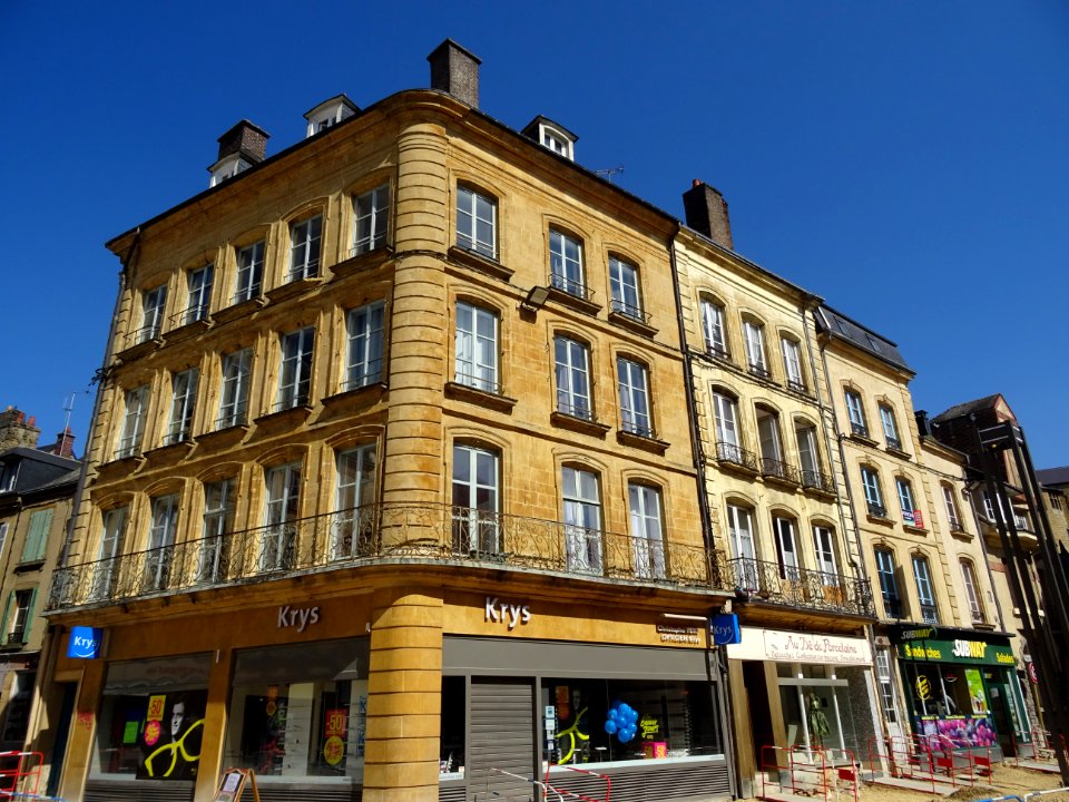 Immeuble sur la place d'armes, Sedan, Ardennes 