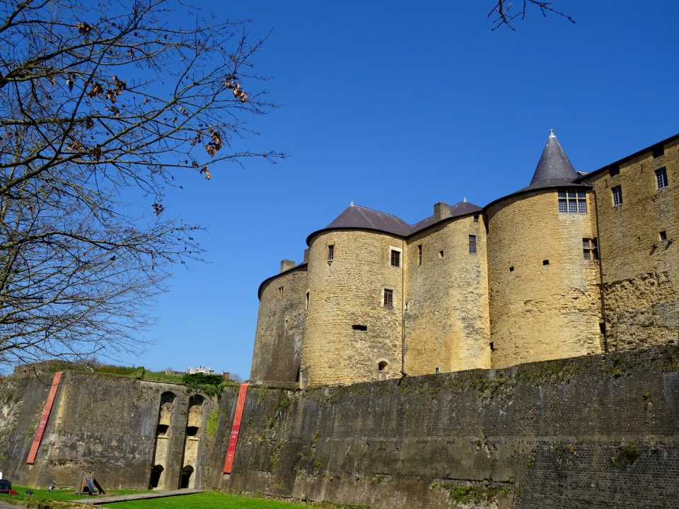 Château fort de Sedan, bâti par Évrard III de La Marck à p… 