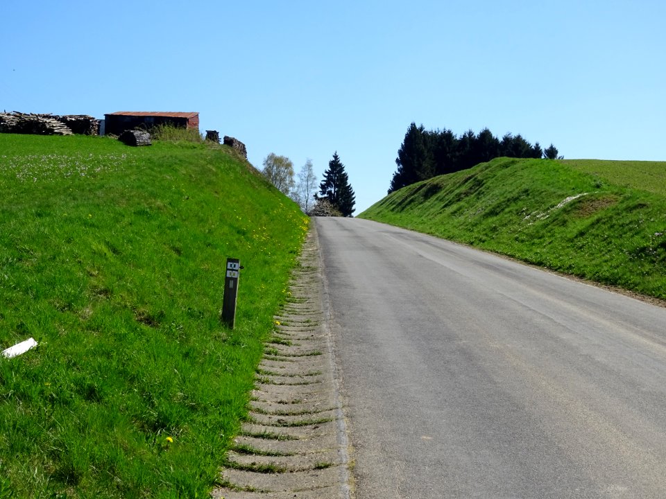 La route entre Bagimont et Bohan, Ardenne Namuroise, Belgi… 