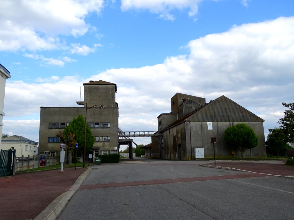 Parking de la gare, Houdan, Yvelines 
