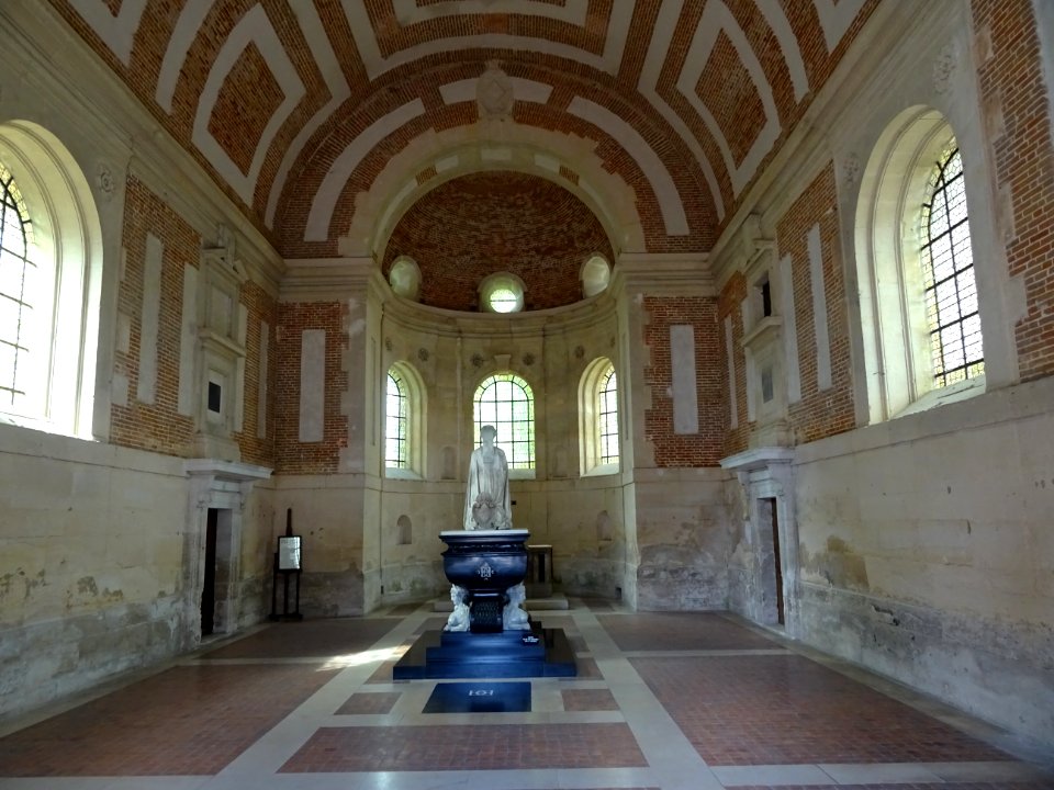 Tombeau de Diane de Poitiers dans la chapelle sépulcrale, … 