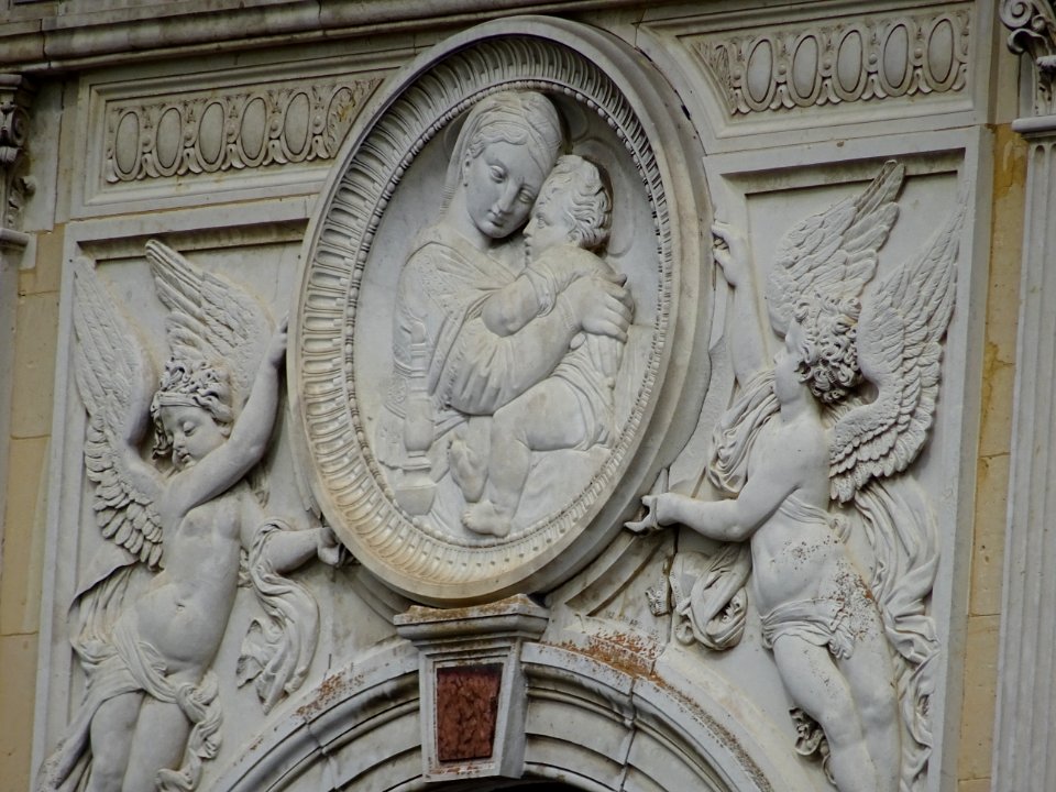 Détail de la façade de la chapelle du Château d'Anet de st… 
