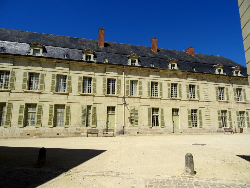 Bâtiments et cour intérieure de l'Abbaye royale de Fontevr… 