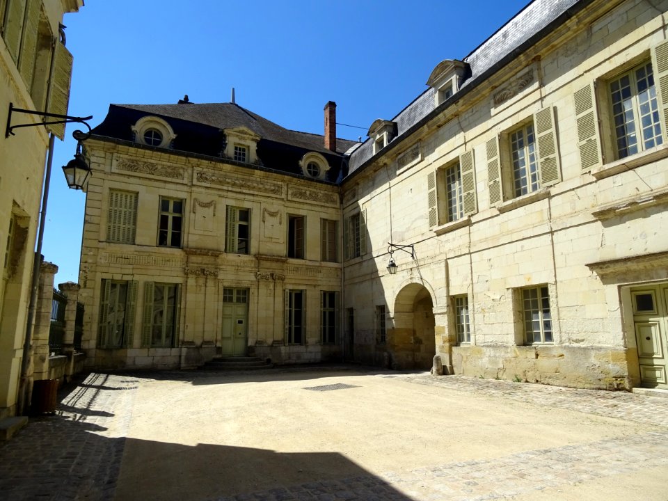 Bâtiments et cour intérieure de l'Abbaye royale de Fontevr… 