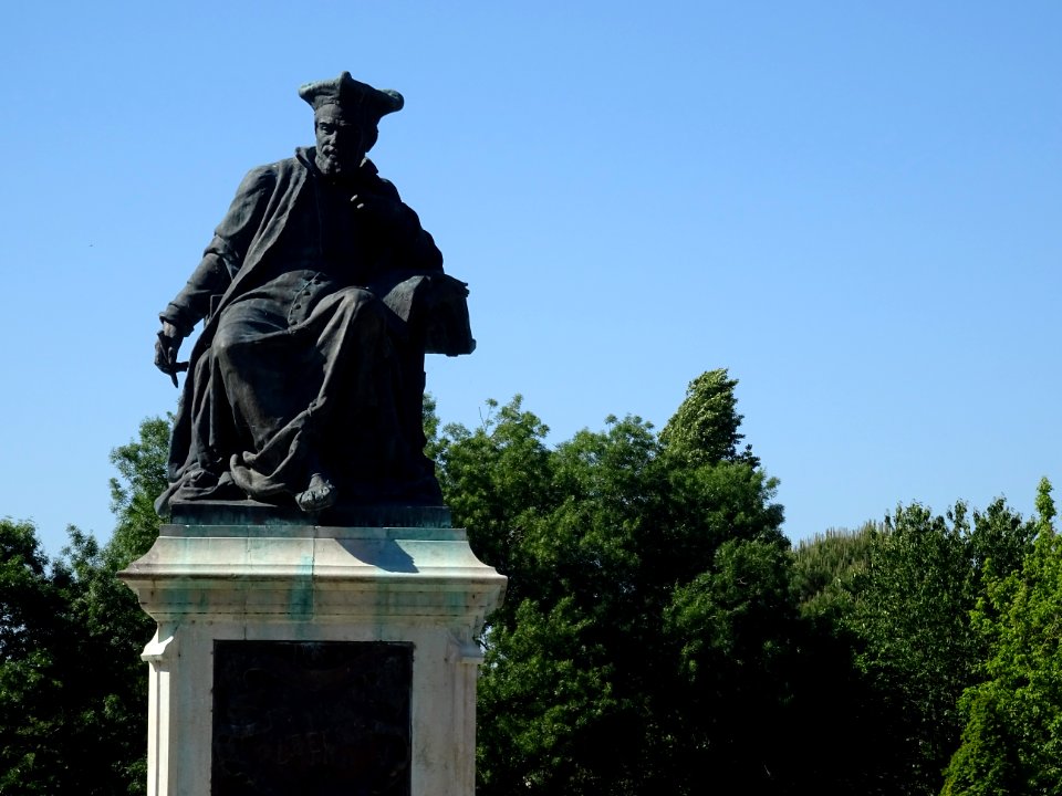 Statue de Rabelais, Chinon, Indre-et-Loire 