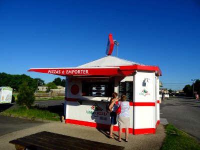 Le kiosque à pizzas à la sortie de Rocheservière ! J'ai ac… 