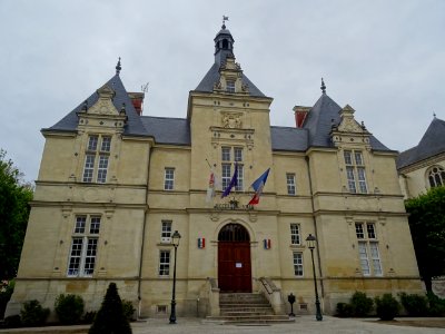 Façade de la mairie, l'Isle-Adam, Val-d'Oise 