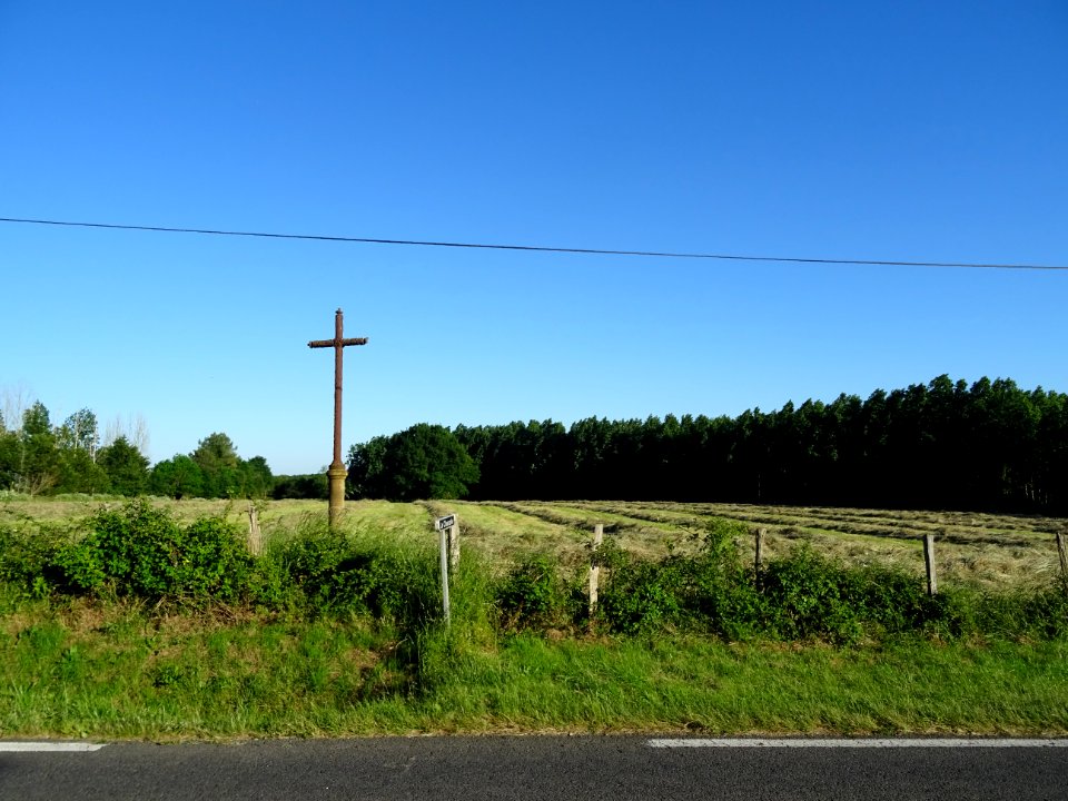 Une croix au lieu-dit La Chaussée après Rocheservière, V… 