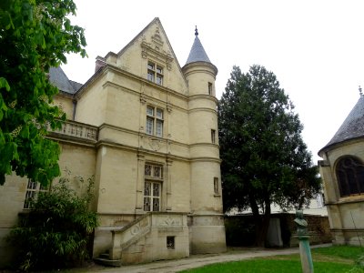 Musée à coté de l'église St-Martin, l'Isle-Adam, Val-d'Ois… 
