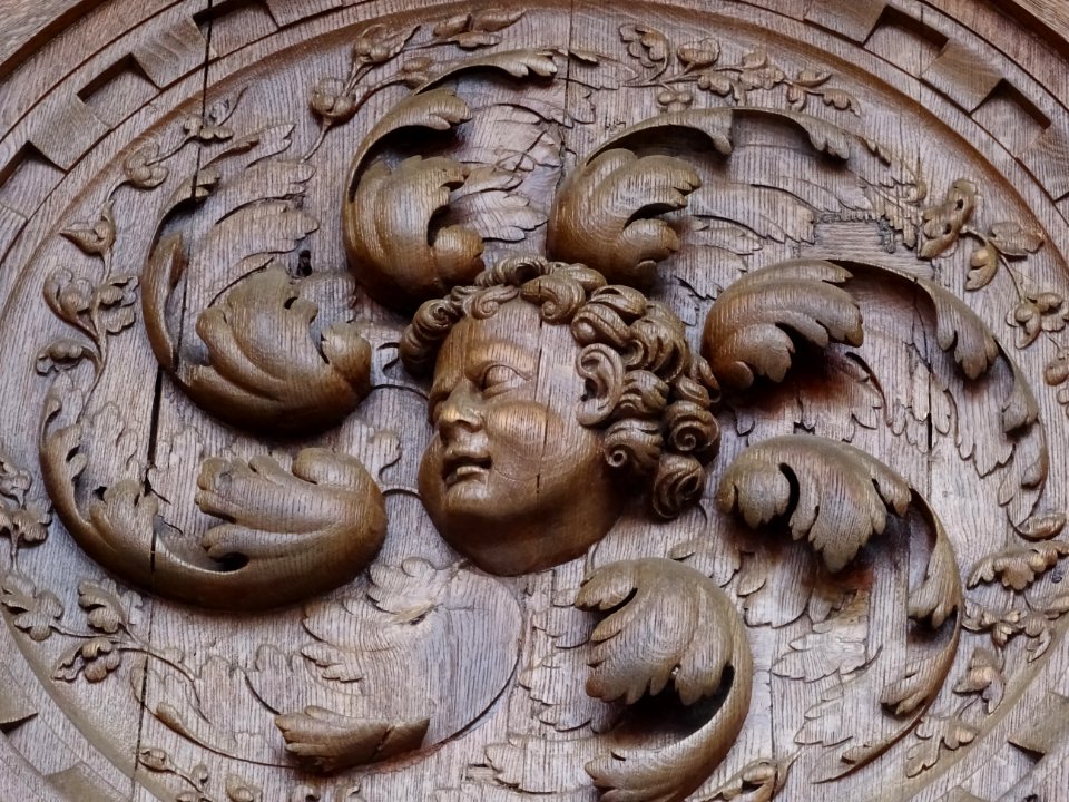 Détail des portes en bois de l'église Saint-Martin, l'Isle… 