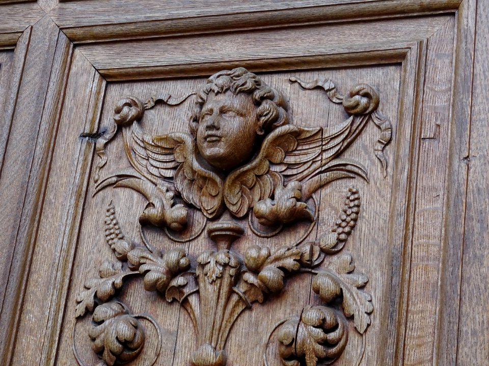 Détail des portes en bois de l'église Saint-Martin, l'Isle… 