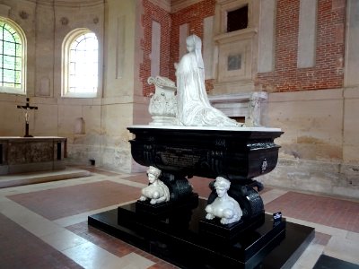 Tombeau de Diane de Poitiers dans la chapelle sépulcrale, … 