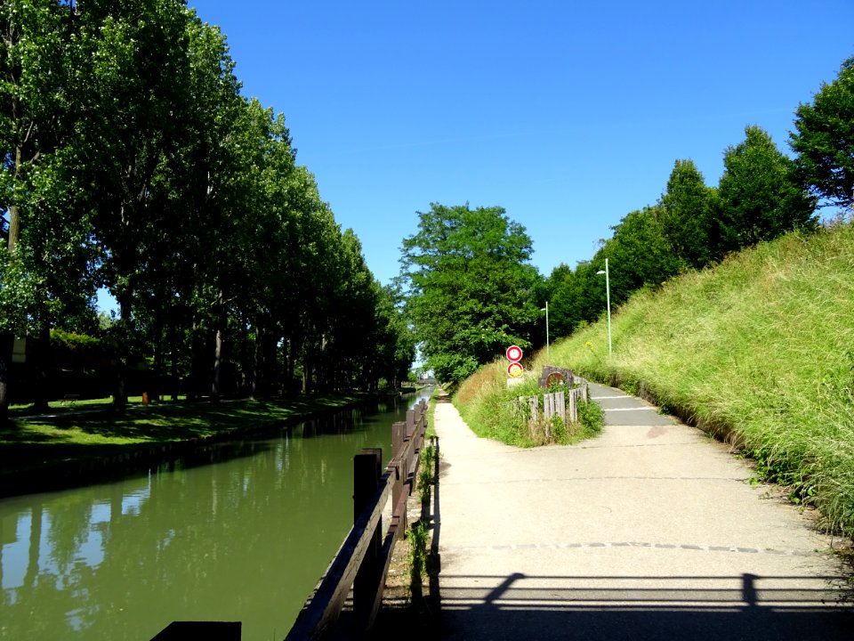 Sur la piste cyclable le long du canal de l'Ourcq, Aulnay-… 