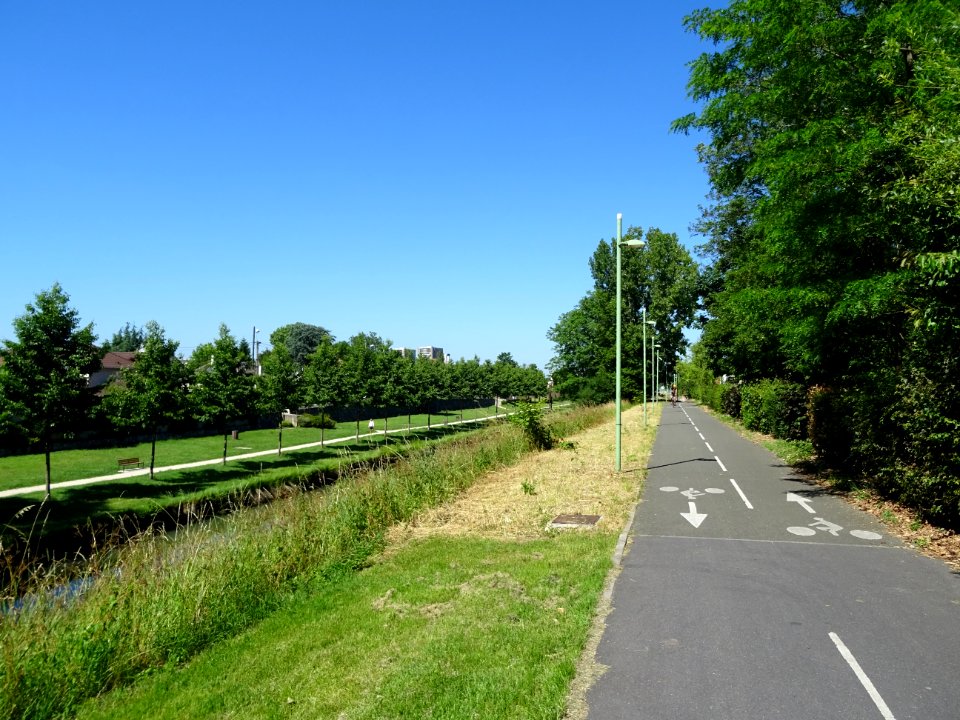 Le long du canal de l'Ourcq, Sevran, Seine-St-Denis 