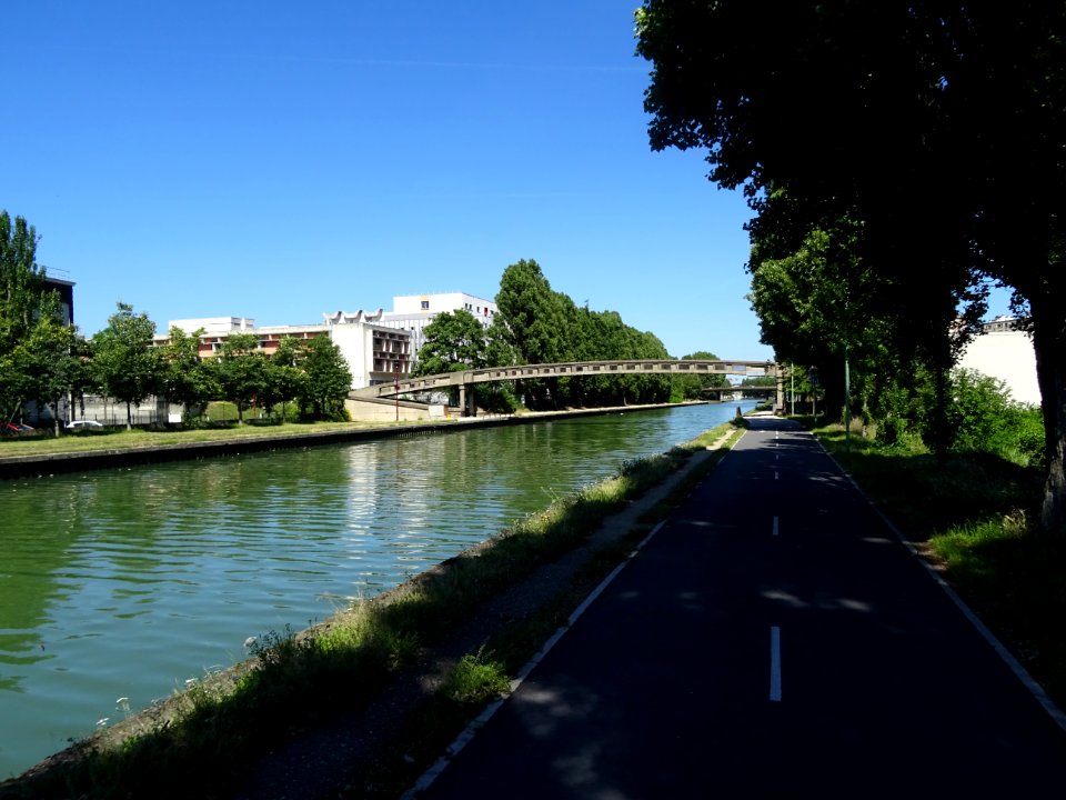Le long du canal de l'Ourcq, Bondy, Seine-Saint-Denis 