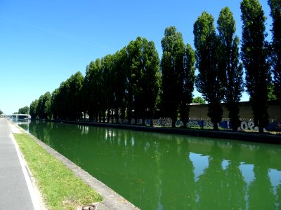Canal de l'Ourcq, à l'entrée de Bobigny, Seine-St-Denis 