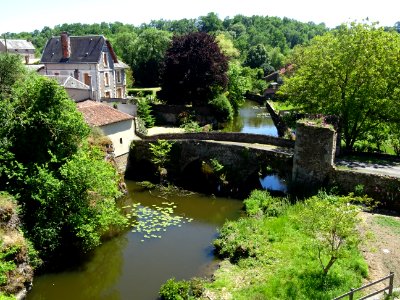 Petit pont de pierre sur l'Ouère, Argenton-les-Vallées, De… 