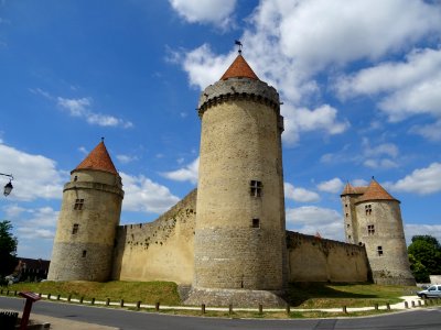 Château de Blandy-les-Tours, château fort médiéval du XIII… 