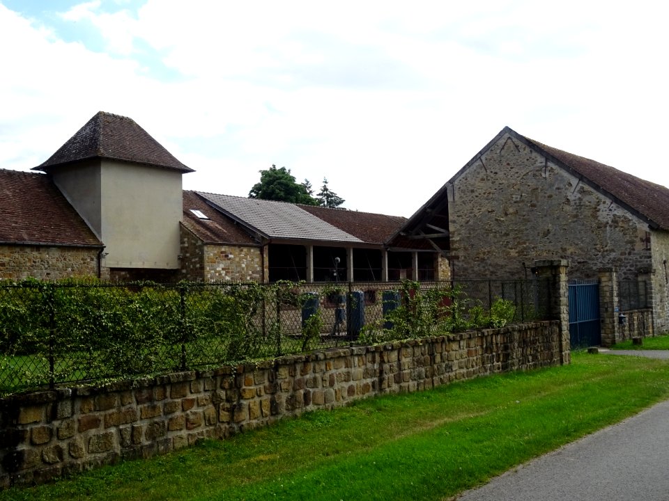 Bâtiments près du château Les Bordes, Villeneuve-les-Borde… 
