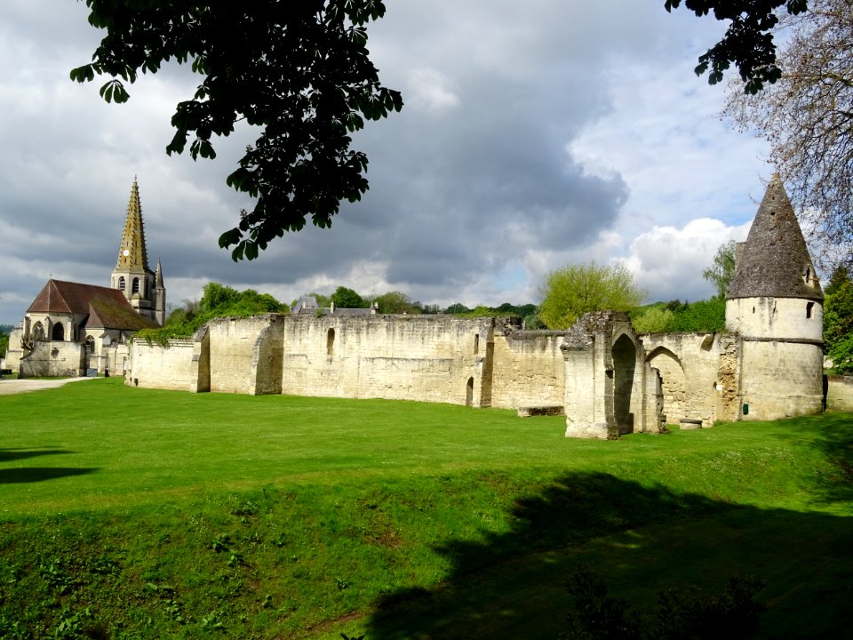 Depuis le parc du château de Septmonts, vue vers l'église … 