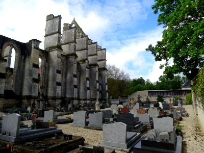 Cimetière et ruines de l'abbatiale, Abbaye Notre-Dame de L… 