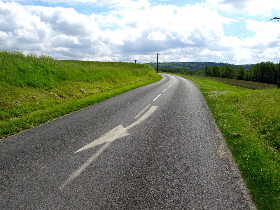 La D173 entre Chaudun et Ploisy, Aisne 
