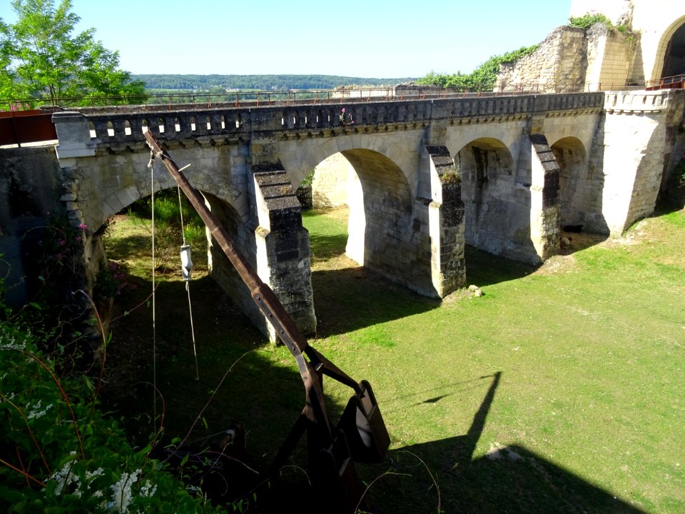 Trébuchet dans les douves, au pied de la Tour de l'Horloge… 