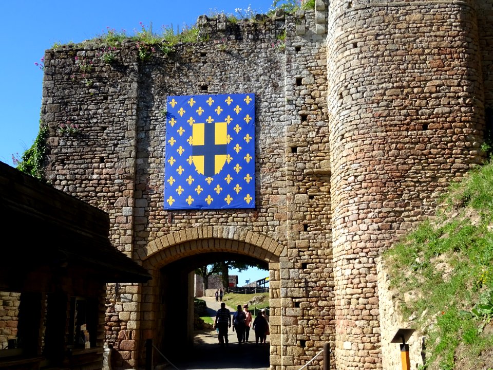 Château de Tiffauges, ou « château de Barbe bleue », en ra… 