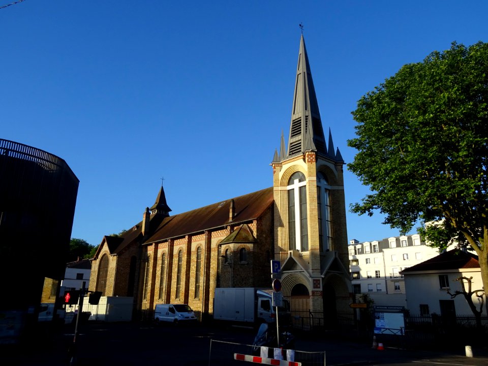 L'église Notre-Dame-de-Lourdes, Chaville, Hauts-de-Seine 