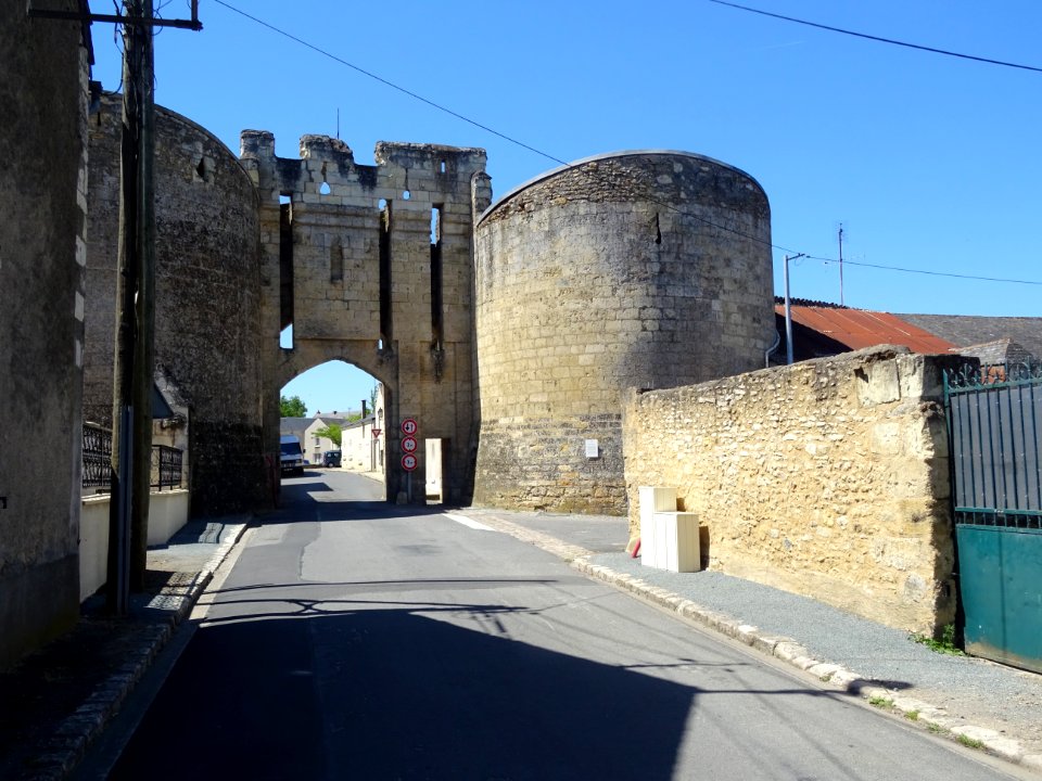Porte et fortifications, Montreuil-Bellay, Maine-et-Loire 