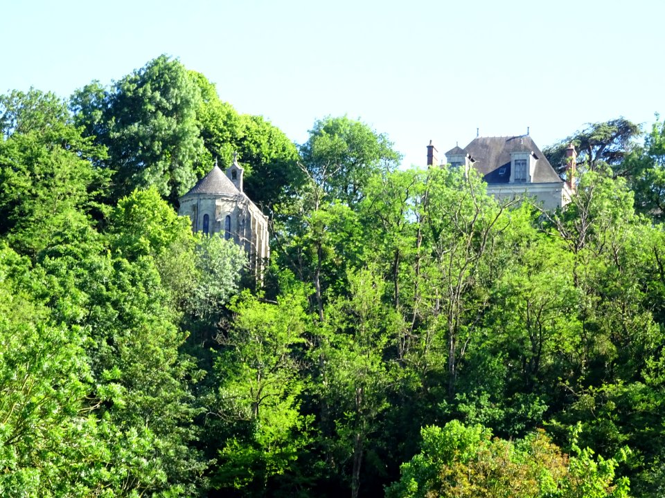 Eglise et belle demeure à Tiffauges, Vendée 