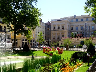 Jardin et jets d'eau, devant l'hôtel de ville, Saint-Etien… 